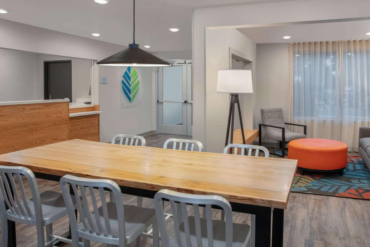 Woodsping Suites Washington Dc East Arena Drive Lake Arbor Eksteriør bilde